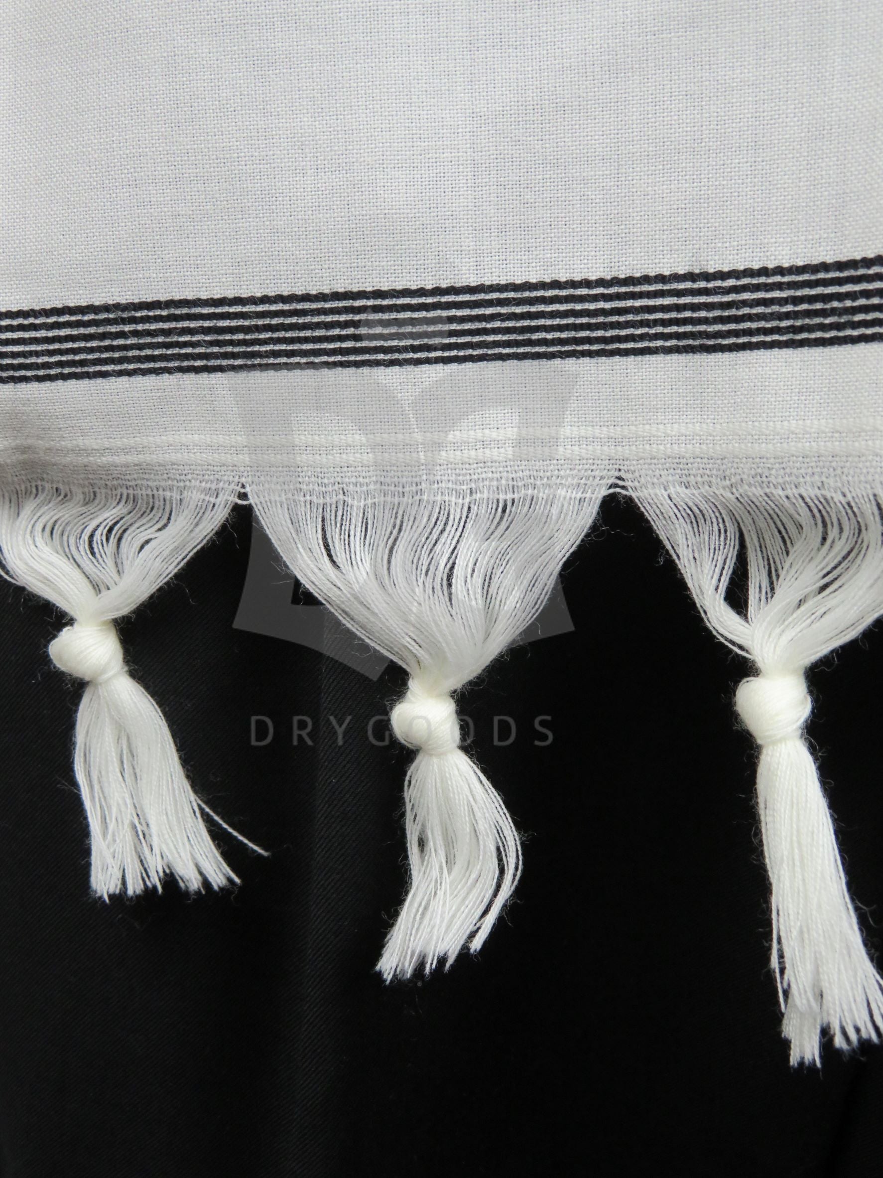 Mefo'ar Wool Tzitzis With Fringes